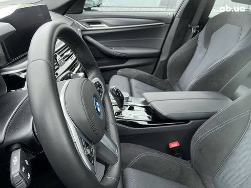 BMW 5 серия 2022 - фото 17