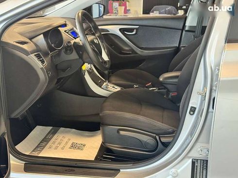 Hyundai Elantra 2012 - фото 24