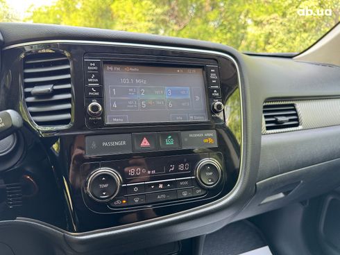 Mitsubishi Outlander 2018 черный - фото 24