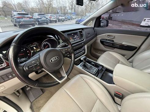Kia Carnival 2016 - фото 18