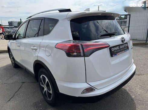 Toyota RAV4 2017 - фото 8