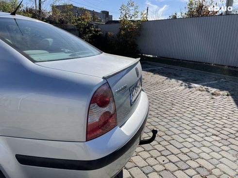 Volkswagen Passat 2001 серый - фото 15