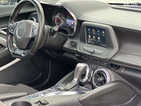 Chevrolet Camaro 2019 серый - фото 36