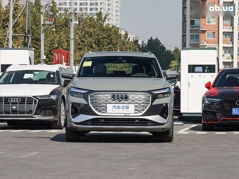 Audi Q4 e-tron 2025 - фото 2