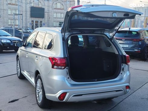 Mitsubishi Outlander PHEV 2020 серый - фото 15