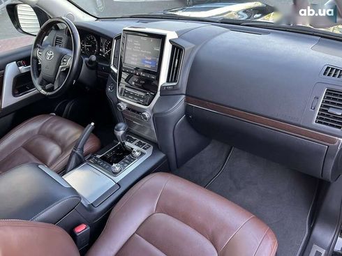 Toyota Land Cruiser 2019 - фото 29
