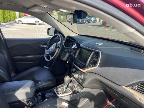 Jeep Cherokee 2015 красный - фото 16