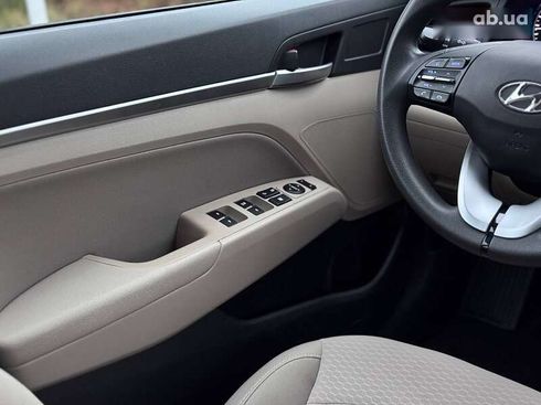 Hyundai Elantra 2019 - фото 19