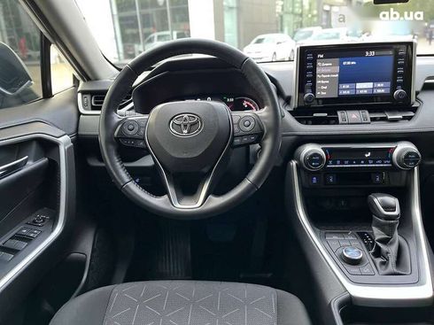 Toyota RAV4 2020 - фото 17