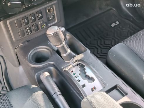 Toyota FJ Cruiser 2008 черный - фото 23
