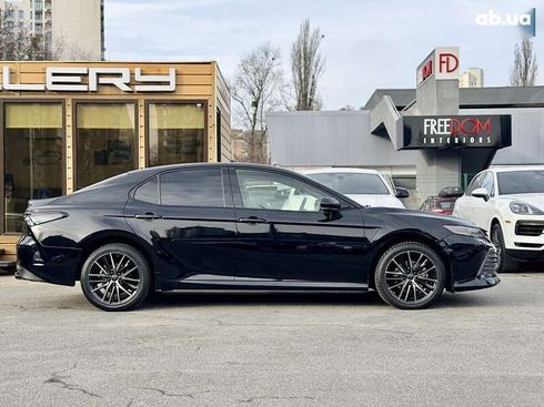 Toyota Camry 2023 - фото 7