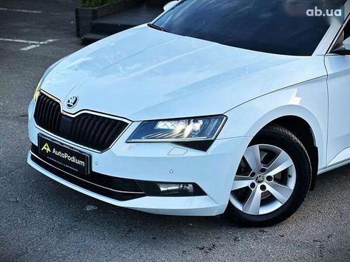 Skoda Superb 2019 - фото 11