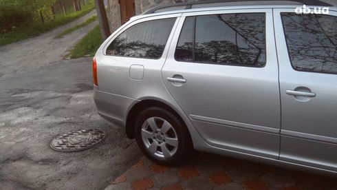 Skoda Octavia 2011 серебристый - фото 4