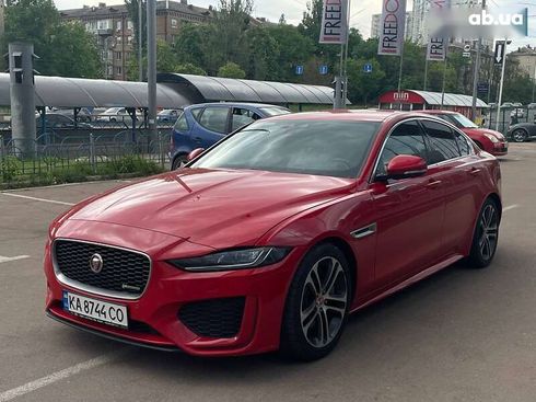 Jaguar XE 2019 - фото 3