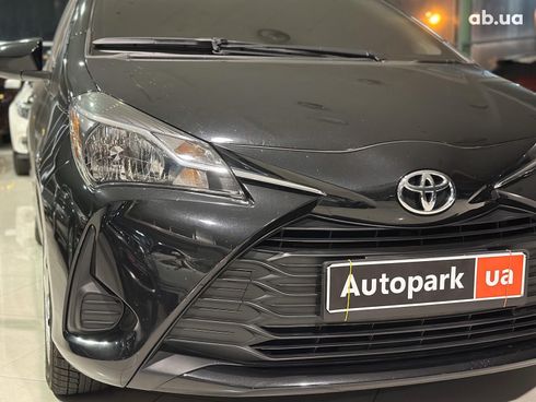 Toyota Yaris 2018 черный - фото 12