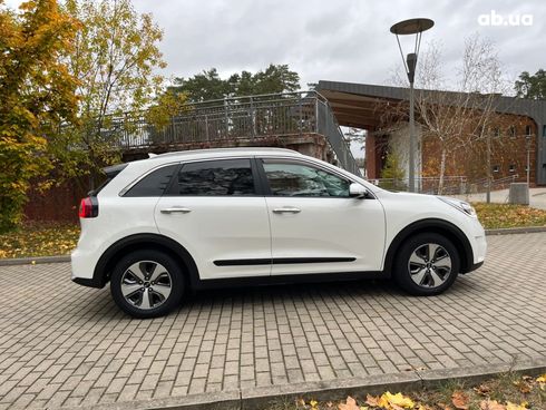 Kia Niro 2019 белый - фото 4