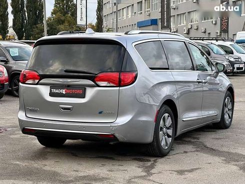 Chrysler Pacifica 2017 - фото 13