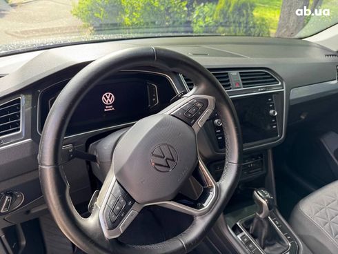 Volkswagen Tiguan 2021 серый - фото 16