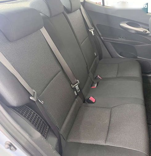 Toyota Auris 2012 - фото 19
