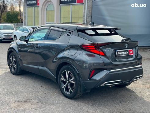 Toyota C-HR 2022 серый - фото 9