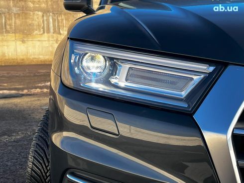 Audi Q5 2018 серый - фото 4