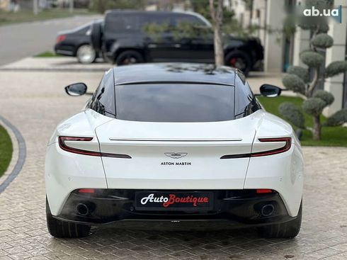 Aston Martin DB11 2018 - фото 17