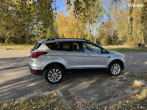 Ford Escape 2019 серебристый - фото 3