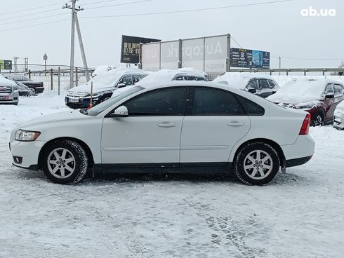 Volvo S40 2010 белый - фото 5