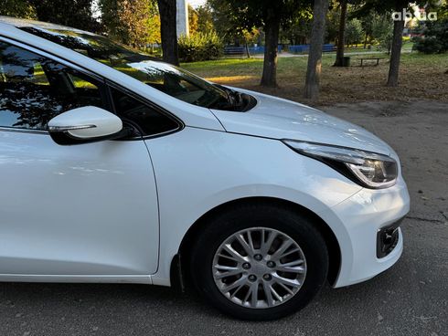Kia Cee'd 2018 белый - фото 5