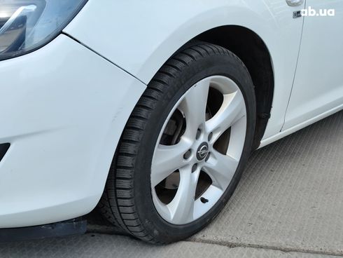 Opel Astra 2012 белый - фото 13