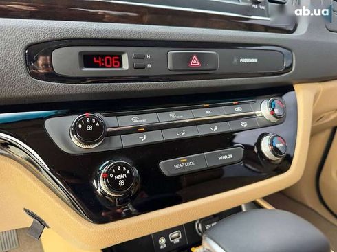 Kia Carnival 2018 - фото 17