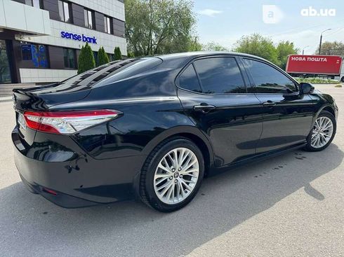 Toyota Camry 2020 - фото 2