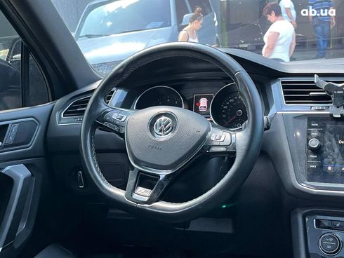 Volkswagen Tiguan 2020 серый - фото 30