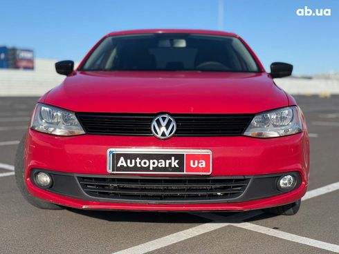 Volkswagen Jetta 2013 красный - фото 2