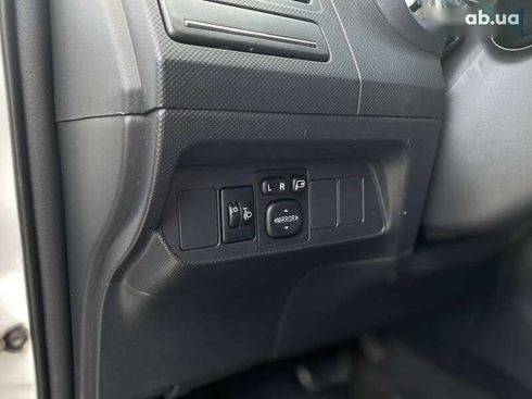 Toyota Auris 2011 - фото 22