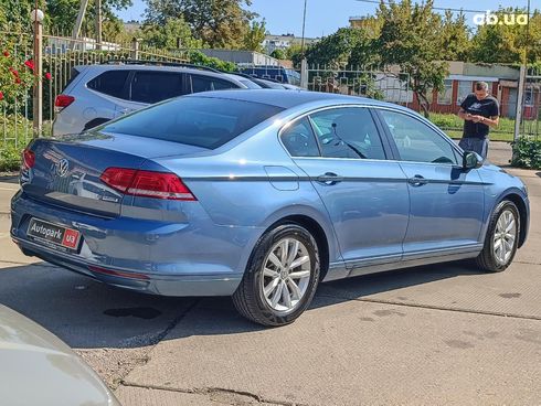 Volkswagen Passat 2015 синий - фото 8