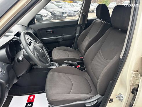 Kia Soul 2011 бежевый - фото 13