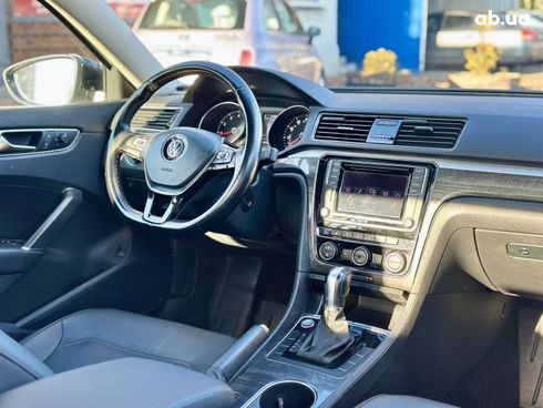 Volkswagen Passat 2018 белый - фото 15