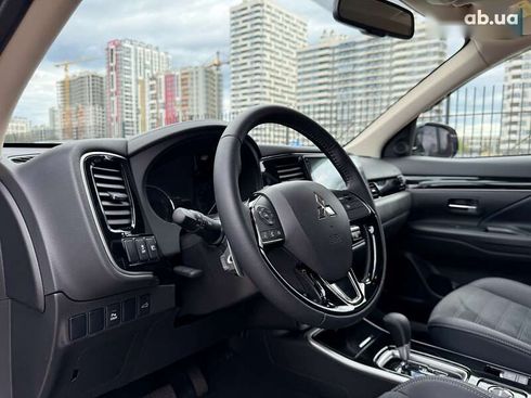 Mitsubishi Outlander 2023 - фото 13