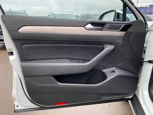 Volkswagen passat alltrack 2017 белый - фото 9