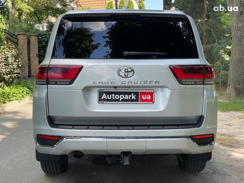 Toyota Land Cruiser 2021 серый - фото 8