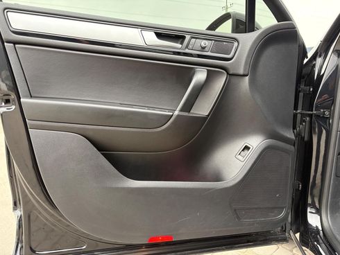 Volkswagen Touareg 2015 черный - фото 18