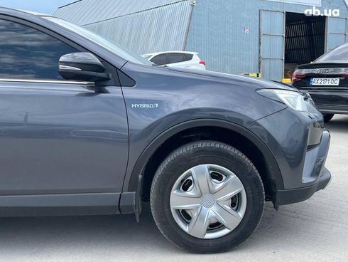 Toyota RAV4 2017 серый - фото 8