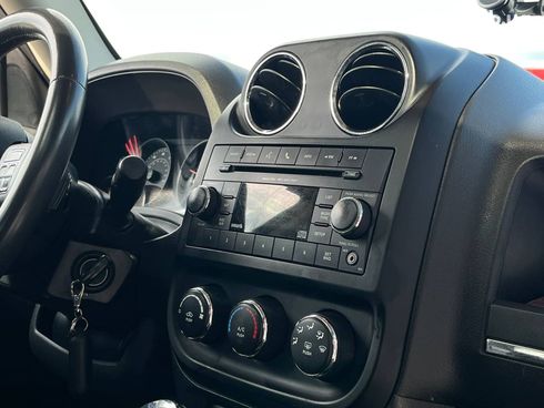 Jeep Patriot 2014 белый - фото 17