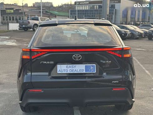 Toyota bZ 2022 - фото 6