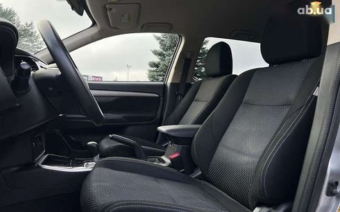 Mitsubishi Outlander 2018 - фото 12