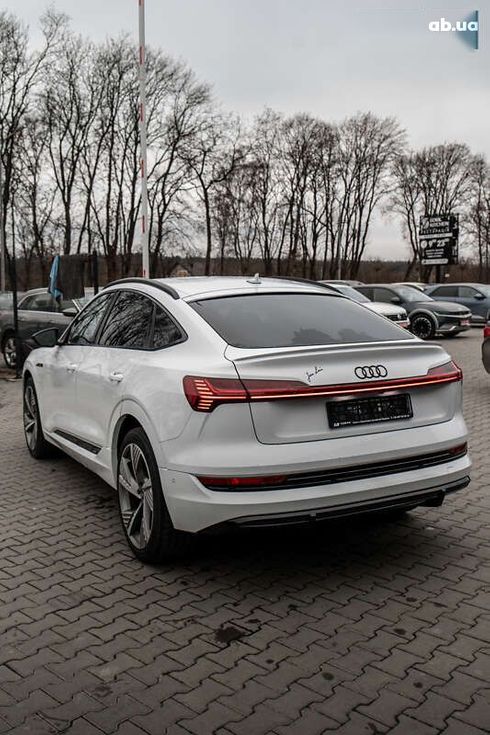 Audi E-Tron 2022 - фото 16
