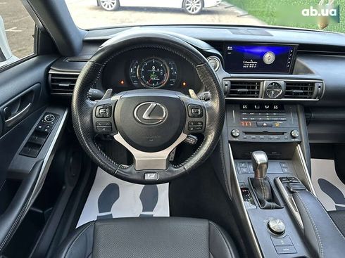 Lexus IS 2019 - фото 21