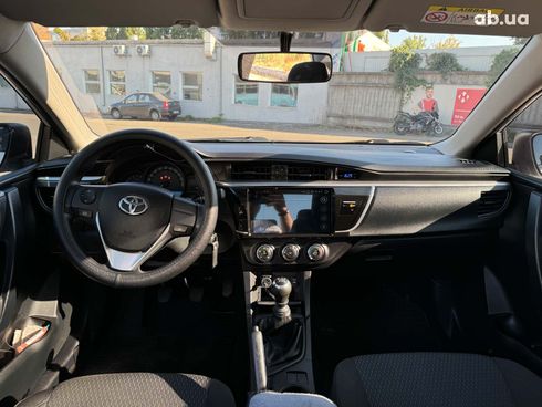 Toyota Corolla 2015 белый - фото 12