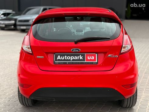 Ford Fiesta 2016 красный - фото 8